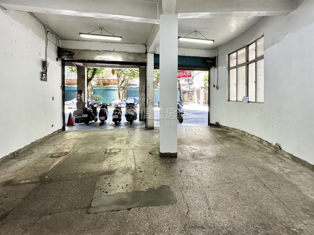 正仁愛路轉角寬店面房屋室內格局與周邊環境