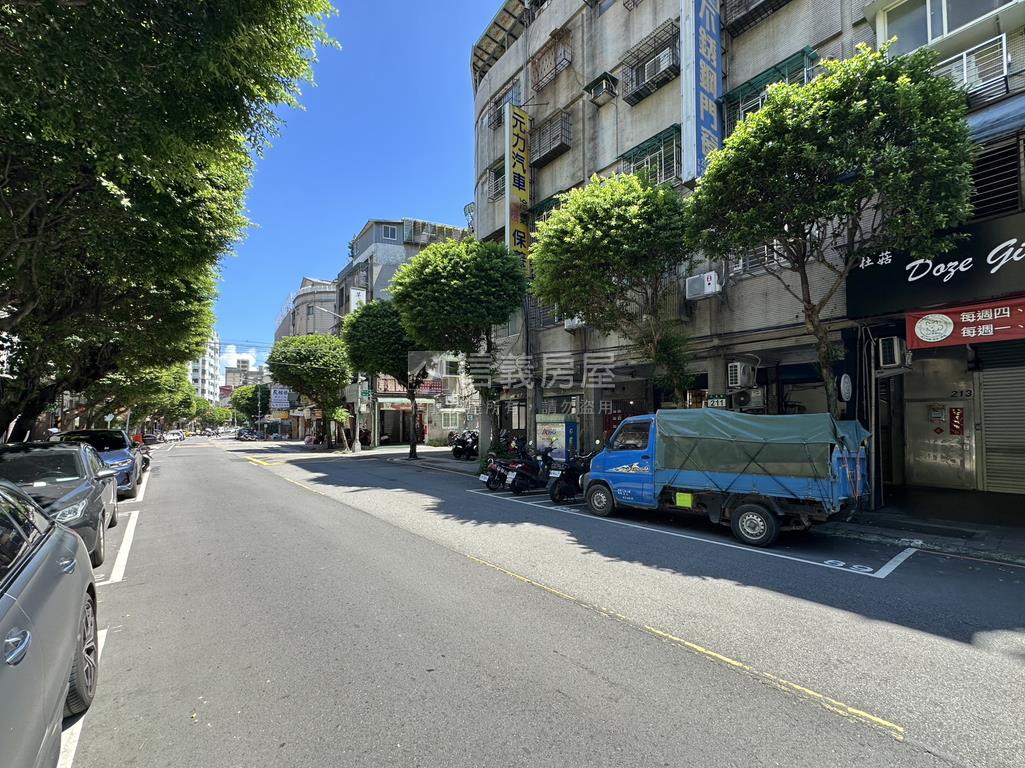 正仁愛路轉角寬店面房屋室內格局與周邊環境