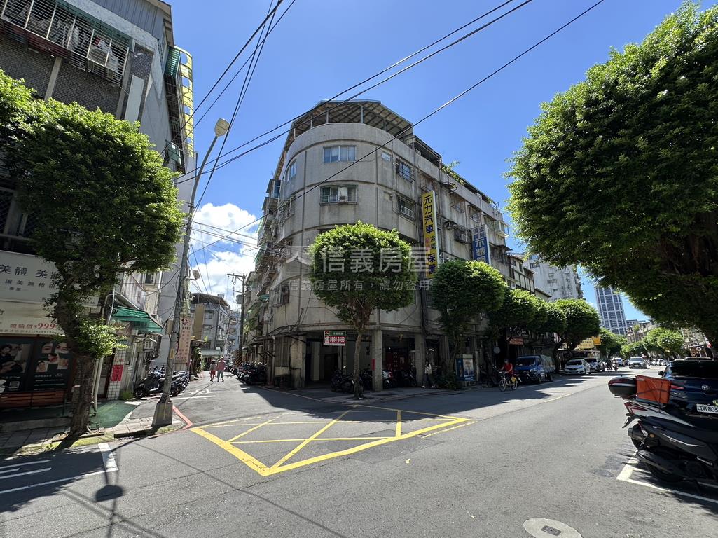 正仁愛路轉角寬店面房屋室內格局與周邊環境