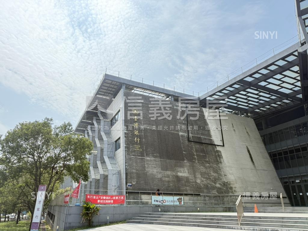 新業大面寬潛力置產店面房屋室內格局與周邊環境