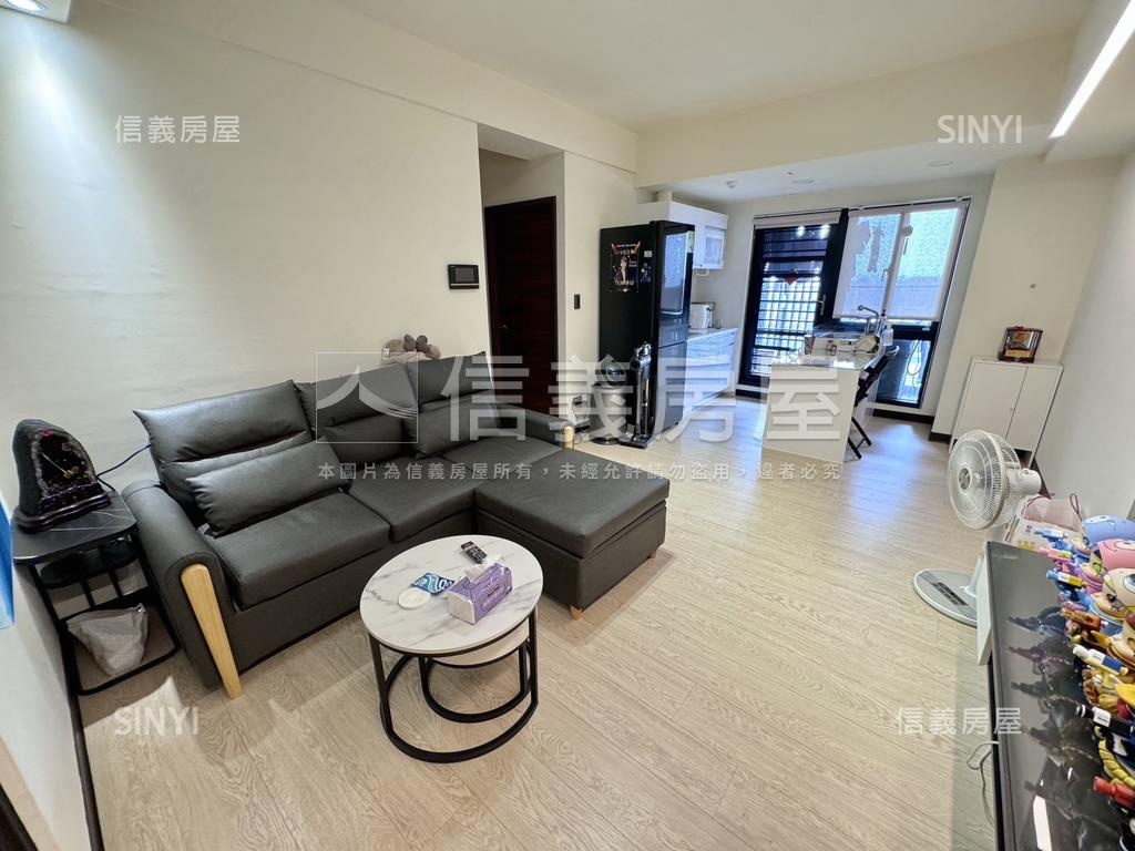 夢幻誠三房平車位看這間房屋室內格局與周邊環境