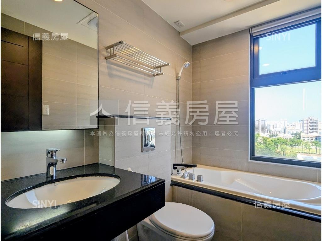 劍橋樹海景邊間三房平車房屋室內格局與周邊環境