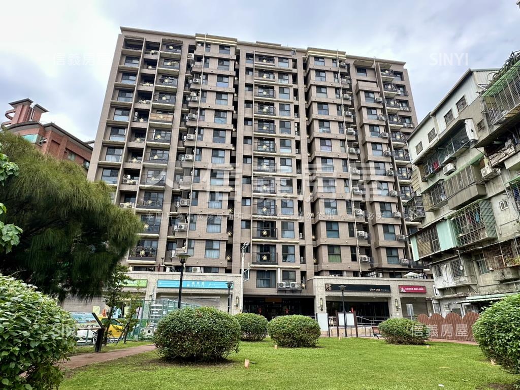 專任台北京城高樓兩房車位房屋室內格局與周邊環境