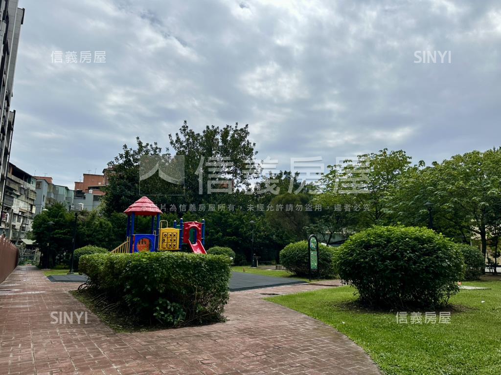 專任台北京城高樓兩房車位房屋室內格局與周邊環境