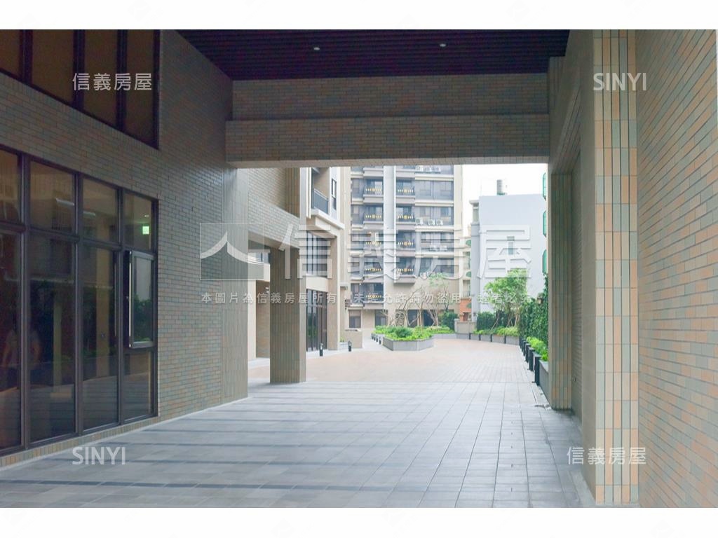 自由大道４房平面車位房屋室內格局與周邊環境