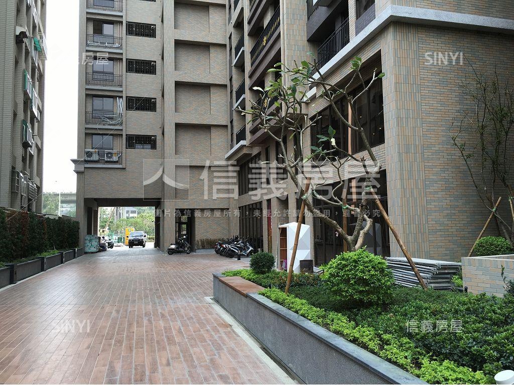 自由大道４房平面車位房屋室內格局與周邊環境