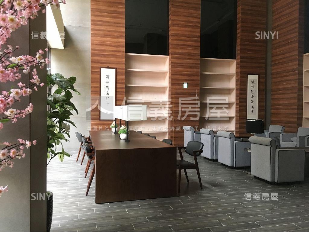 自由大道４房平面車位房屋室內格局與周邊環境