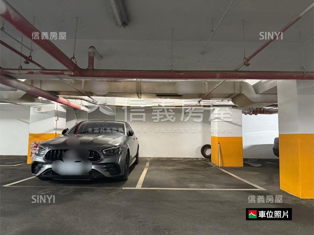東方麒麟坡道平面車位房屋室內格局與周邊環境