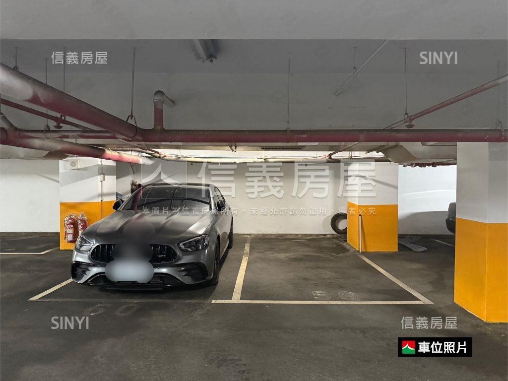 東方麒麟坡道平面車位房屋室內格局與周邊環境