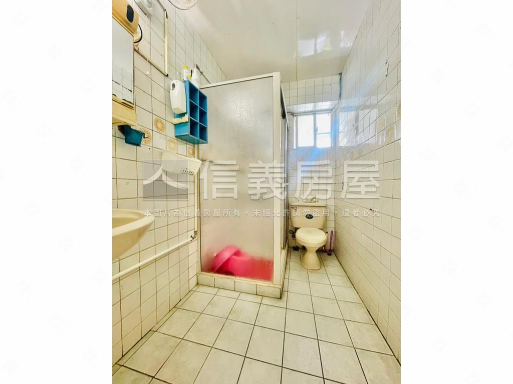忠駝高樓邊間２房房屋室內格局與周邊環境
