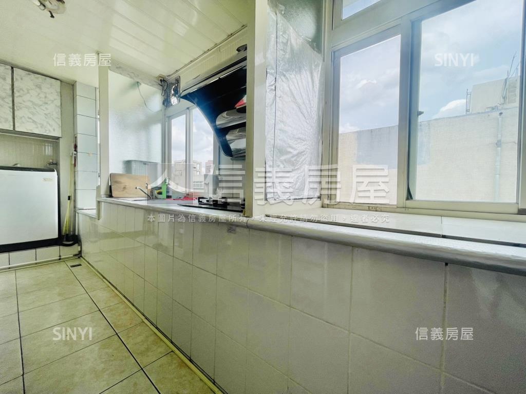 忠駝高樓邊間２房房屋室內格局與周邊環境