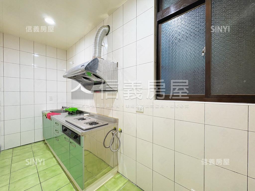近三和國中捷運站三樓寓房屋室內格局與周邊環境