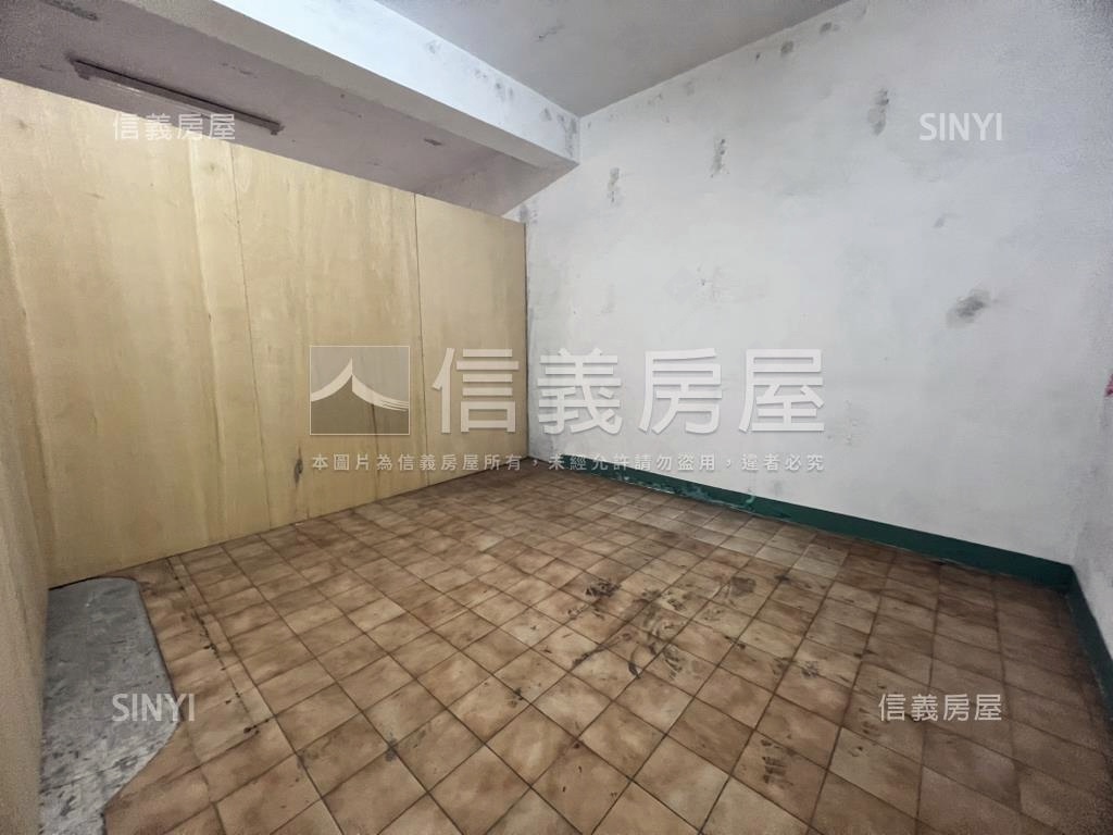 正中豐路大空間店面透天房屋室內格局與周邊環境
