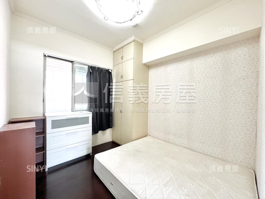 中正京華三房車位房屋室內格局與周邊環境
