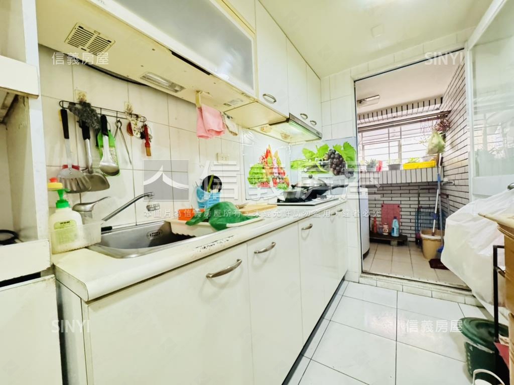 高岡屋採光溫馨美宅房屋室內格局與周邊環境