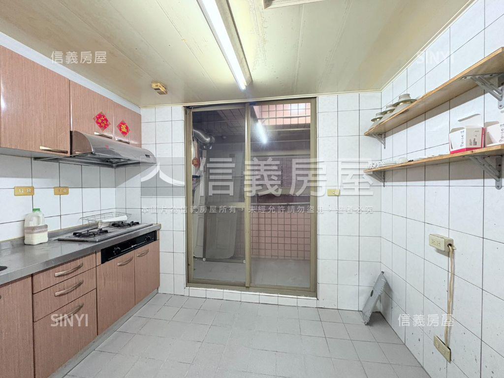 南屯藝術麗境４房休旅車位房屋室內格局與周邊環境