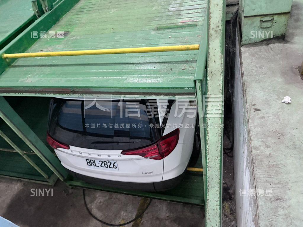 南屯藝術麗境４房休旅車位房屋室內格局與周邊環境