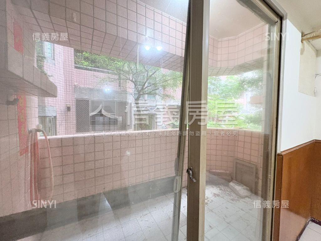 南屯藝術麗境４房休旅車位房屋室內格局與周邊環境