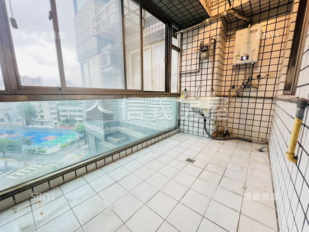 大湖庭閣電梯４房平面車位房屋室內格局與周邊環境