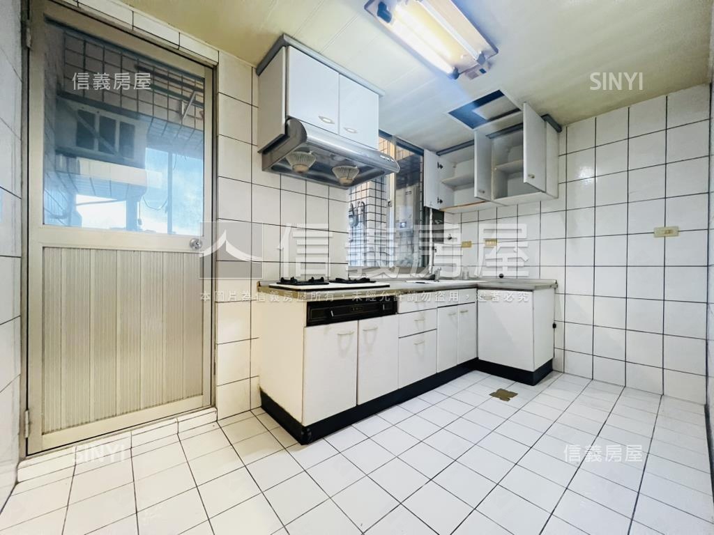 大湖庭閣電梯４房平面車位房屋室內格局與周邊環境