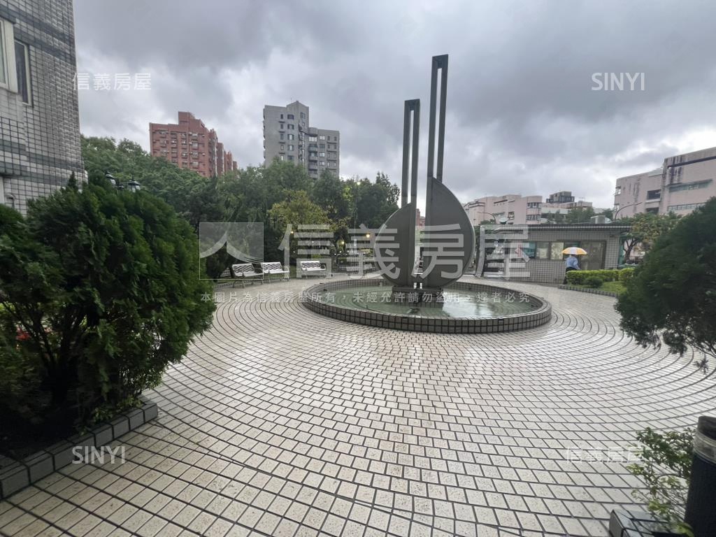 大湖庭閣電梯４房平面車位房屋室內格局與周邊環境