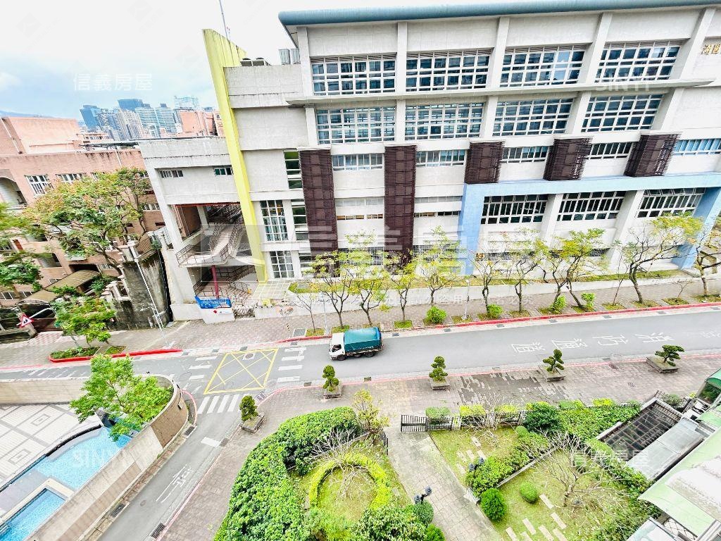 大湖庭閣電梯４房平面車位房屋室內格局與周邊環境