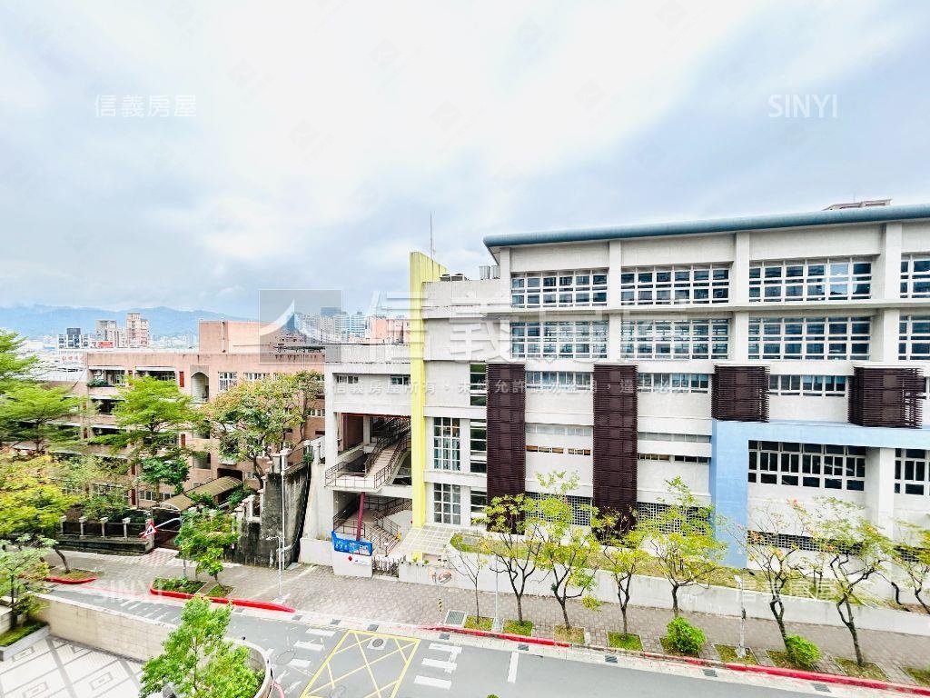 大湖庭閣電梯４房平面車位房屋室內格局與周邊環境