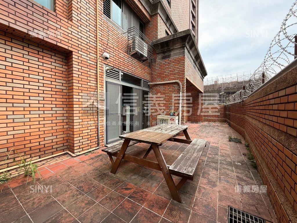 巴黎街頭一樓房屋室內格局與周邊環境