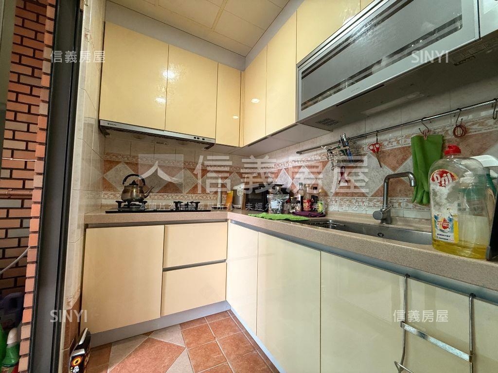 巴黎街頭一樓房屋室內格局與周邊環境