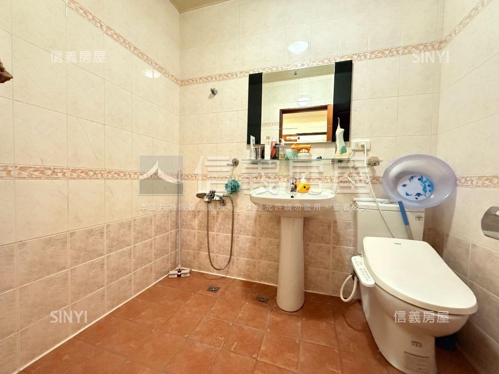 巴黎街頭一樓房屋室內格局與周邊環境