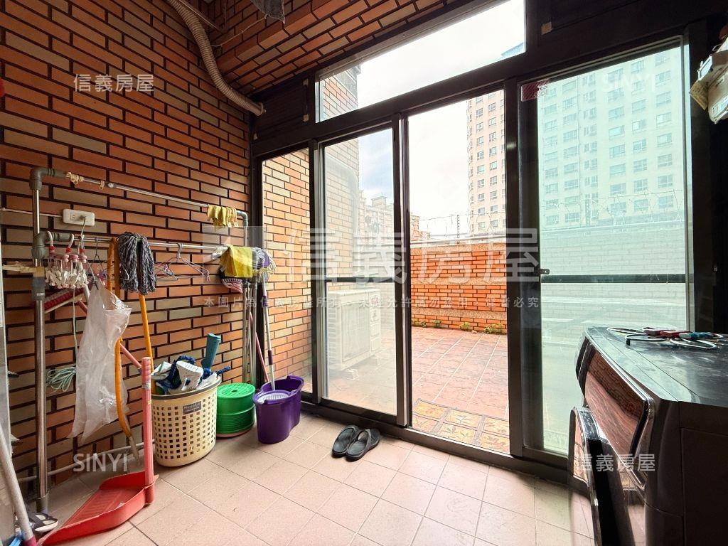 巴黎街頭一樓房屋室內格局與周邊環境