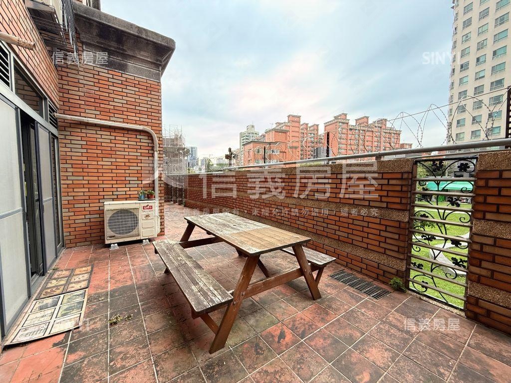 巴黎街頭一樓房屋室內格局與周邊環境