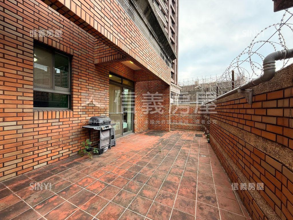 巴黎街頭一樓房屋室內格局與周邊環境