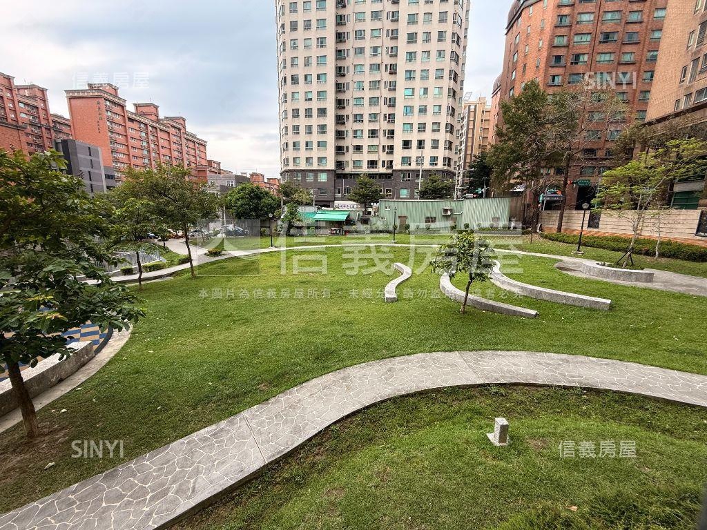 巴黎街頭一樓房屋室內格局與周邊環境