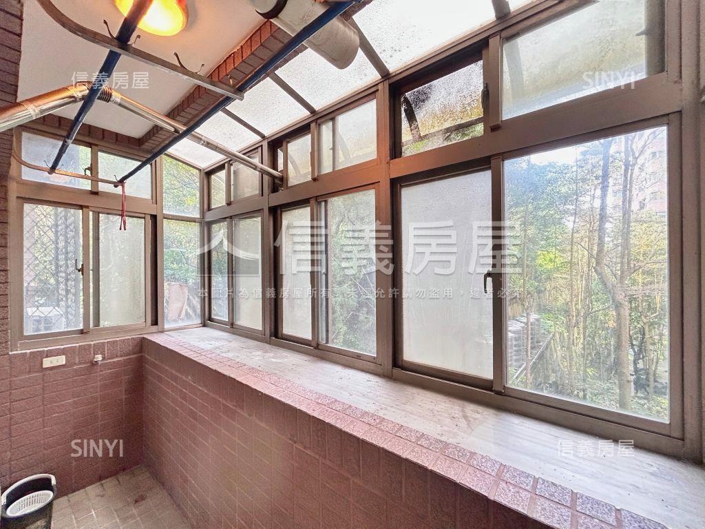 圓山芳鄰四房平面車位房屋室內格局與周邊環境