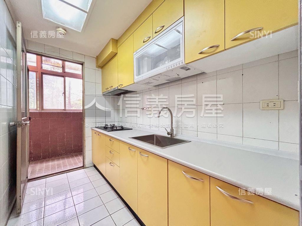 圓山芳鄰四房平面車位房屋室內格局與周邊環境