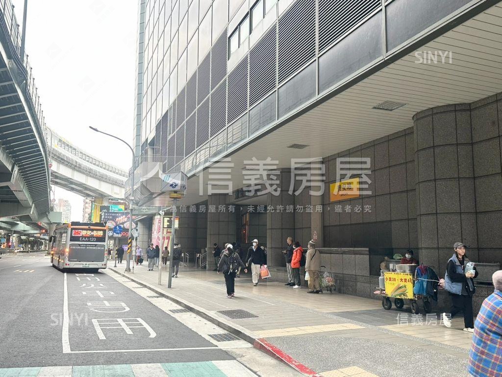 景安捷運四房車位極品房屋室內格局與周邊環境