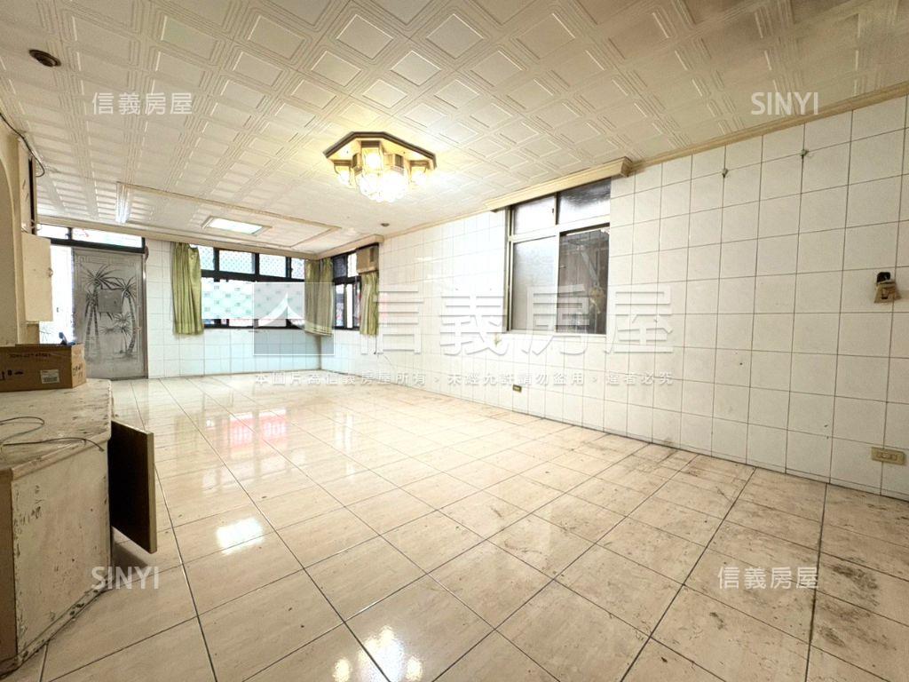【稀有】邊間一樓好停車房屋室內格局與周邊環境
