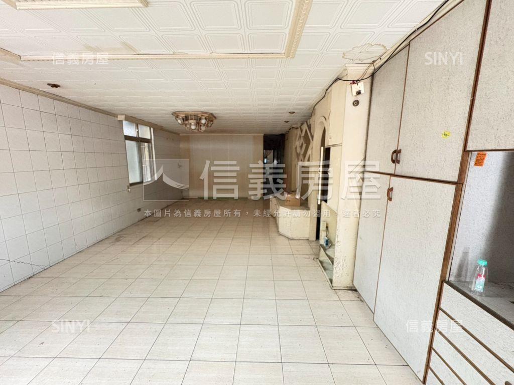【稀有】邊間一樓好停車房屋室內格局與周邊環境