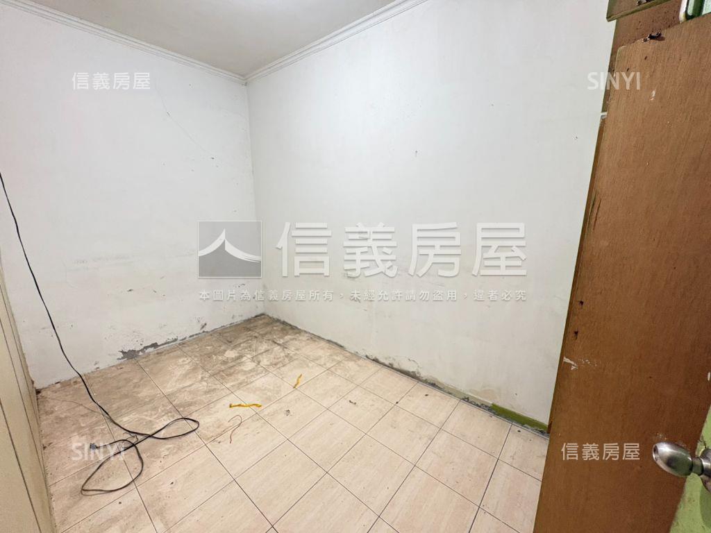 【稀有】邊間一樓好停車房屋室內格局與周邊環境
