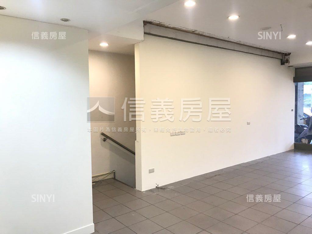 正中華路二段稀有金透店房屋室內格局與周邊環境