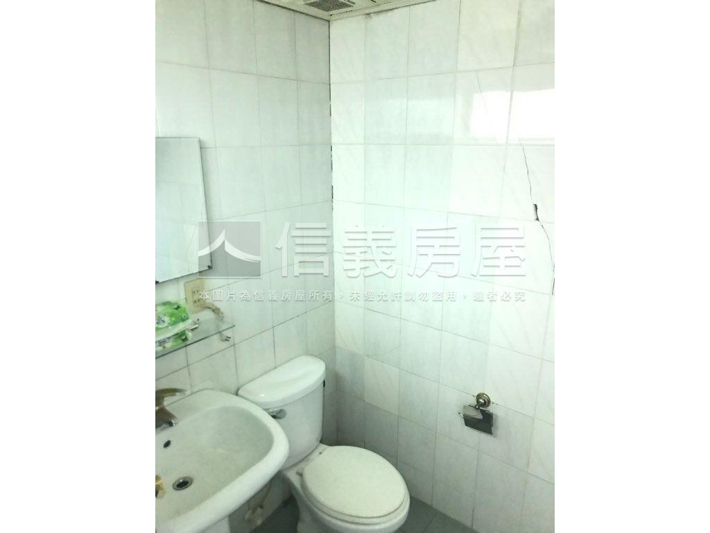 正中華路二段稀有金透店房屋室內格局與周邊環境