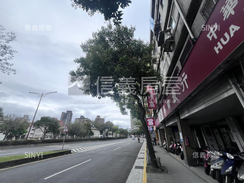 正中華路二段稀有金透店房屋室內格局與周邊環境