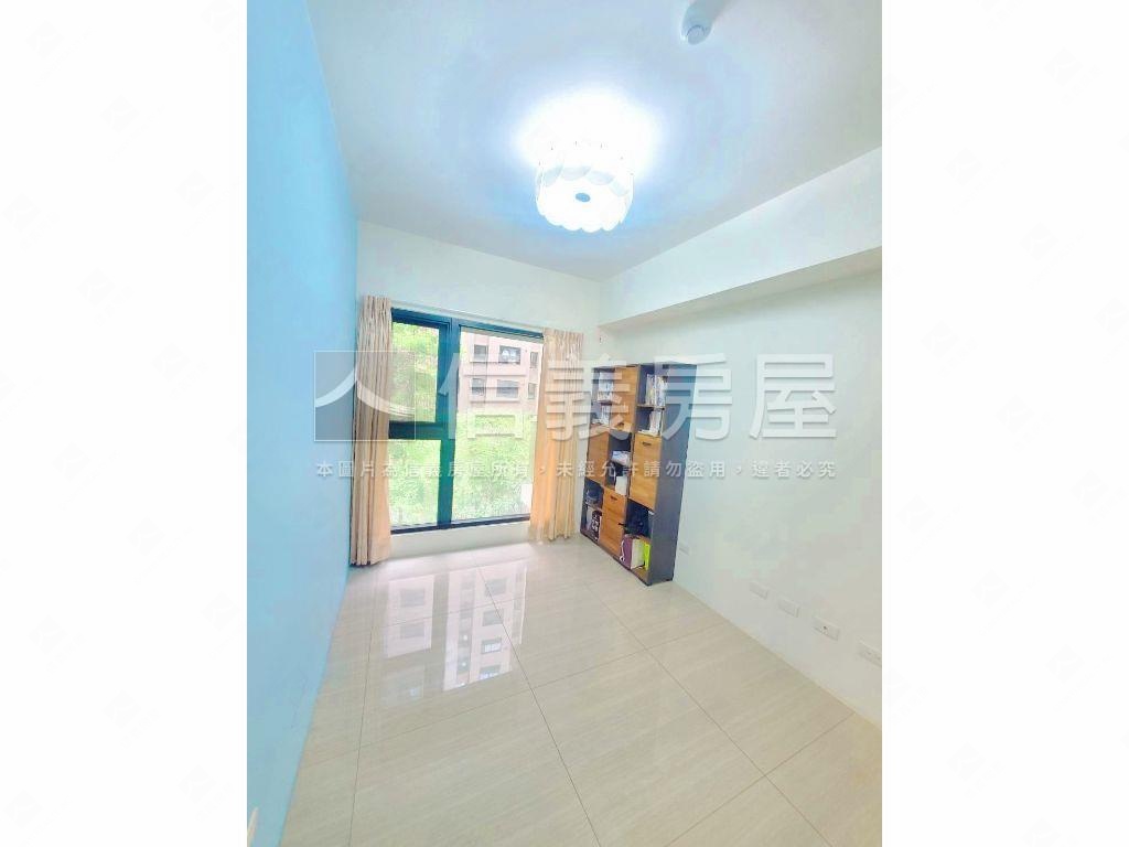 新光鉅虹龧光之旅三房平車房屋室內格局與周邊環境