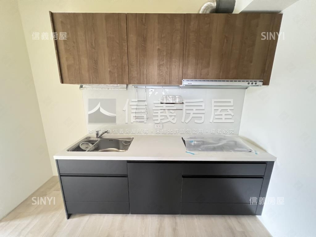 恆山和合兩房車位。瑰寶房屋室內格局與周邊環境