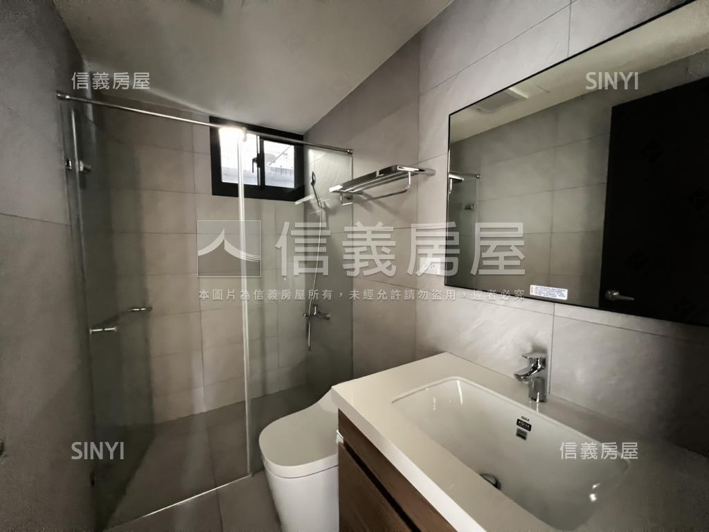 恆山和合兩房車位。瑰寶房屋室內格局與周邊環境