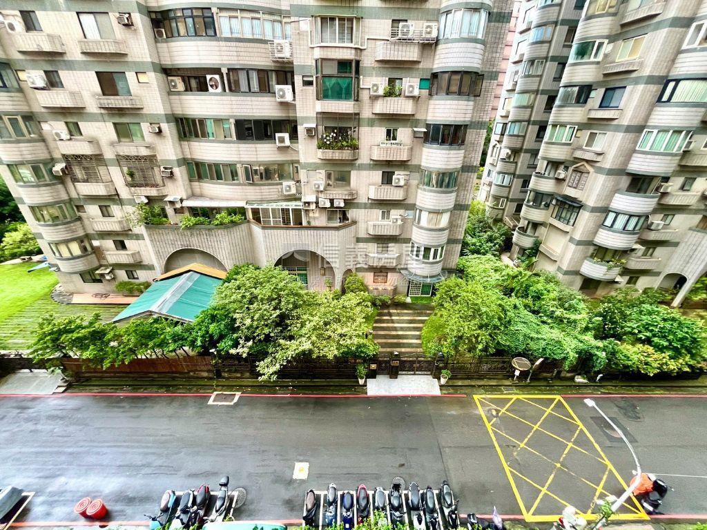 世紀大第採光三房房屋室內格局與周邊環境