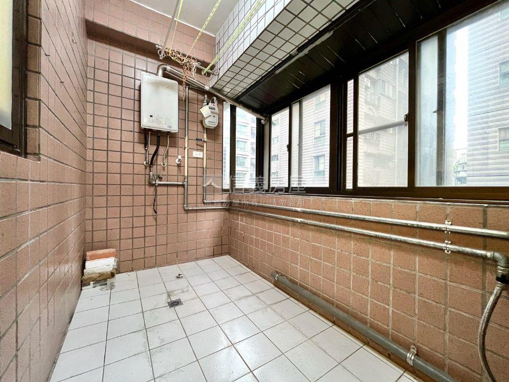 世紀大第採光三房房屋室內格局與周邊環境