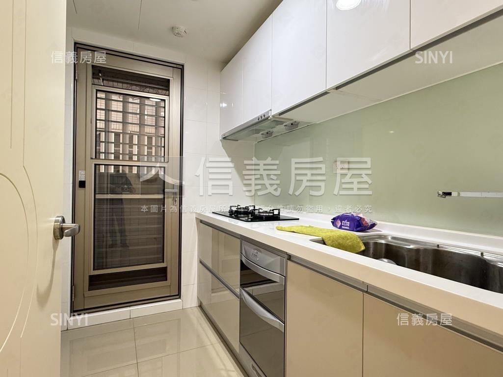 微笑時代兩房平車房屋室內格局與周邊環境