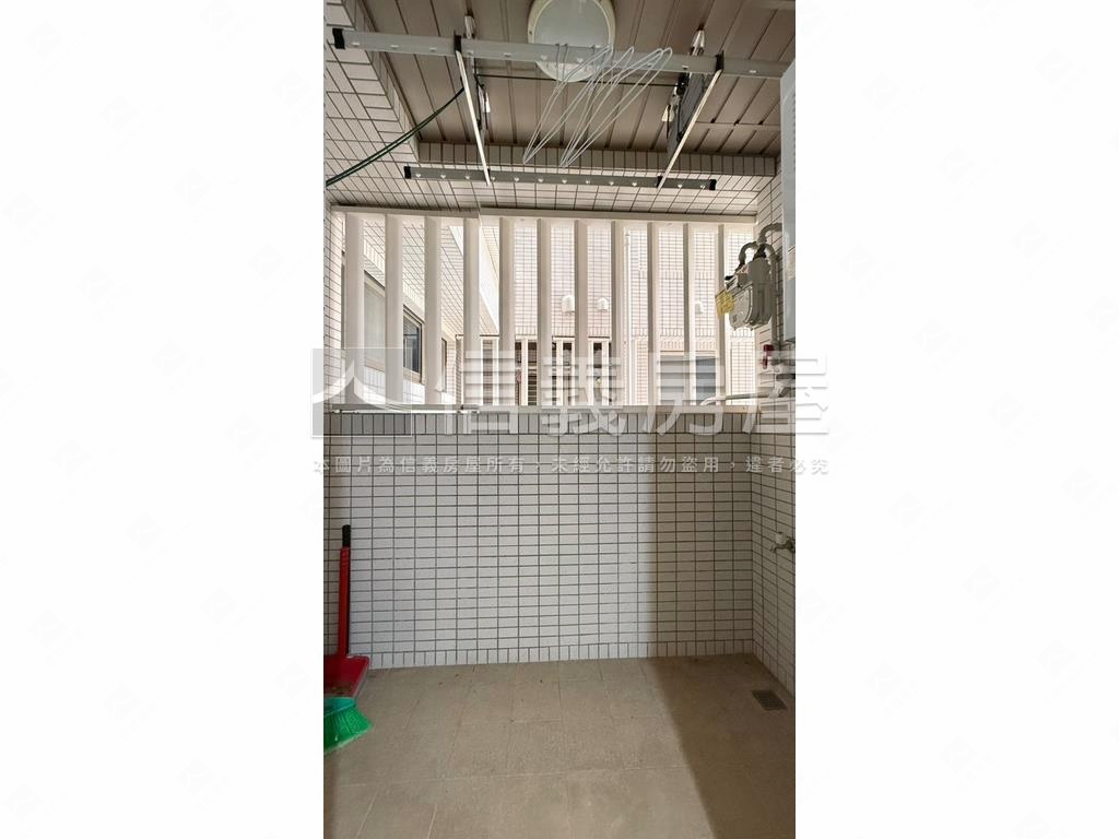 微笑時代兩房平車房屋室內格局與周邊環境